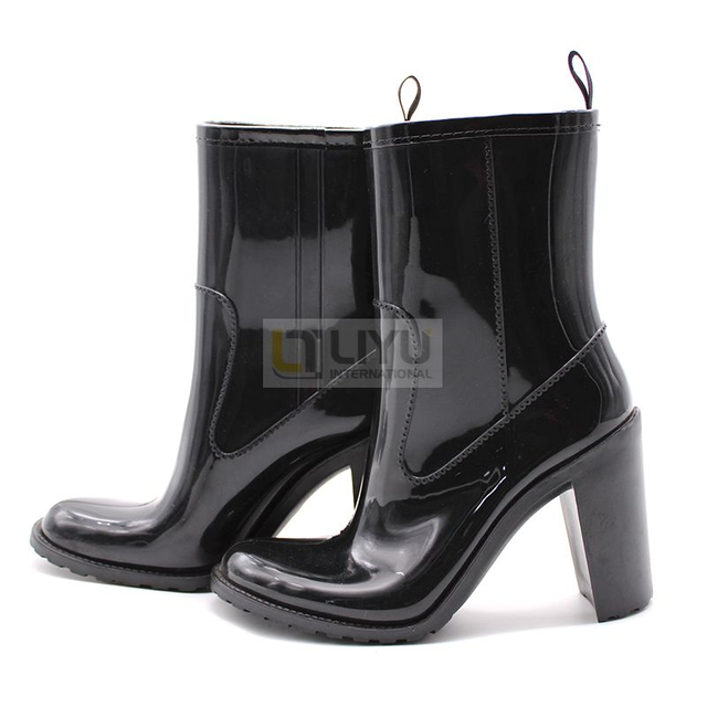 PVC Women's Rain Boots Chelsea Boots Adult Fashion Thick Sole Black Rain Shoes Mid-heeled Waterproof Rain Boots